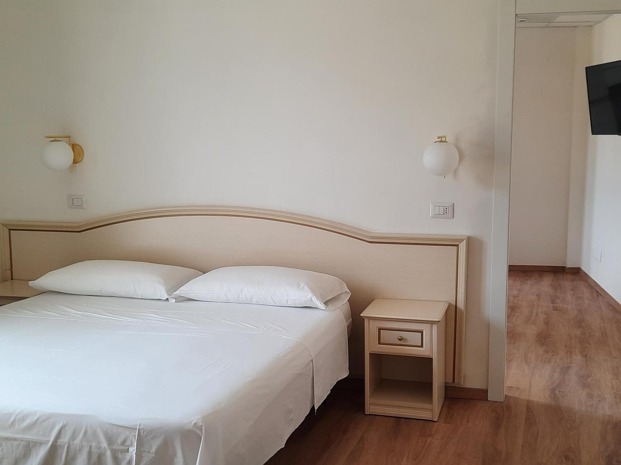 Hotel Schiller Τσέρβια Εξωτερικό φωτογραφία